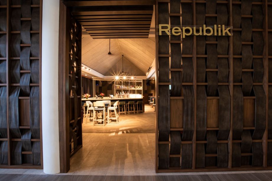 The entrance and bar at Republik Nightclub, Sofitel Fiji